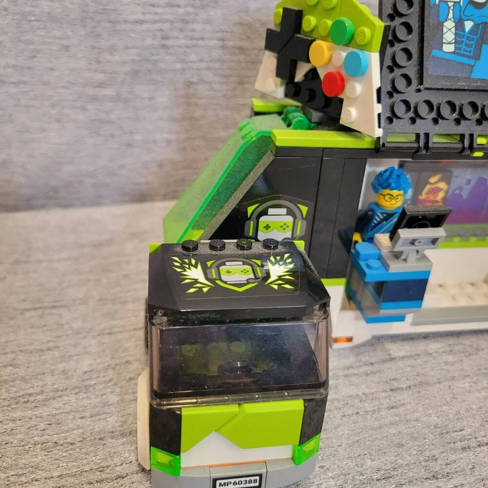 Lego City Gaming Tournament Truck 60388